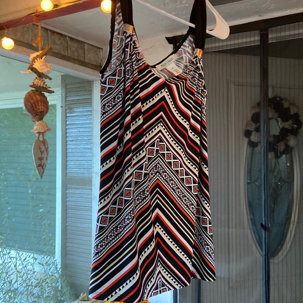 White House black market geometric pattern tank.